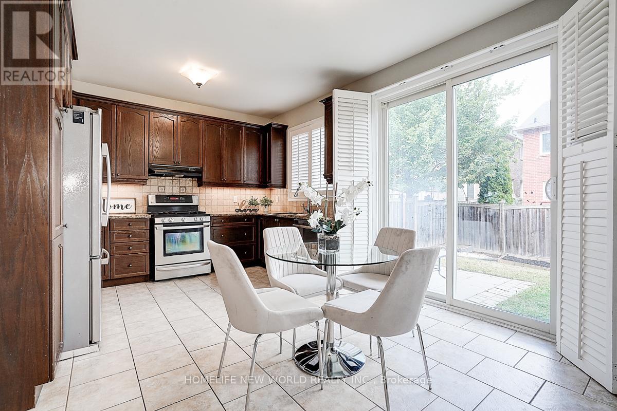 Photo 34 of 76 Bulmer Crescent, Newmarket ON
