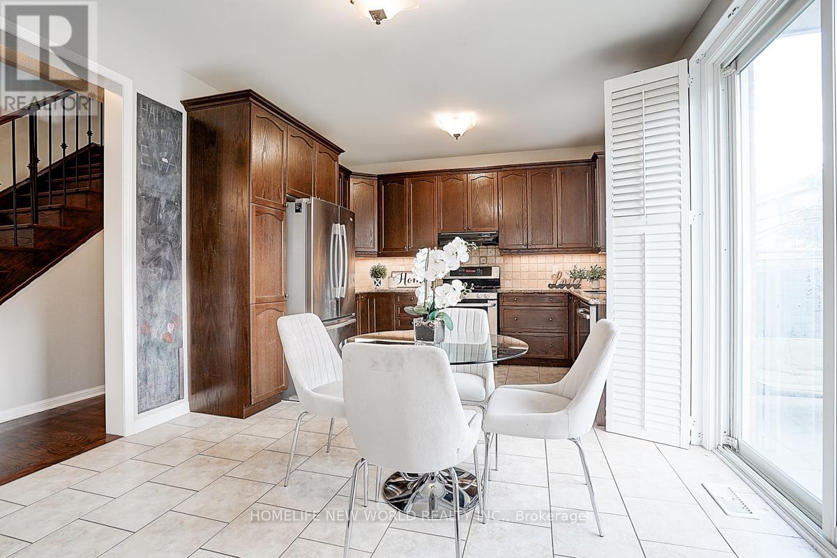 Photo 9 of 76 Bulmer Crescent, Newmarket ON