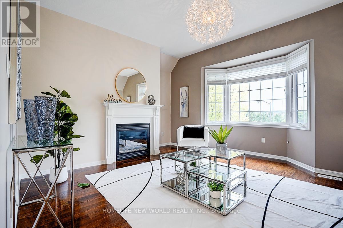 Photo 10 of 76 Bulmer Crescent, Newmarket ON