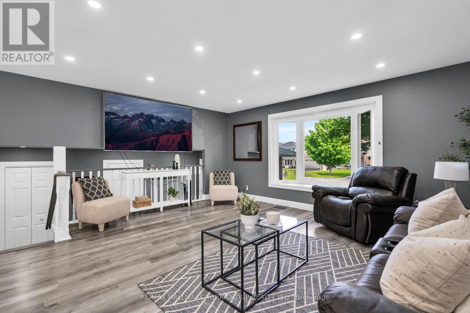 Photo 12 of 103 Wood Crescent, Bradford West Gwillimbury ON