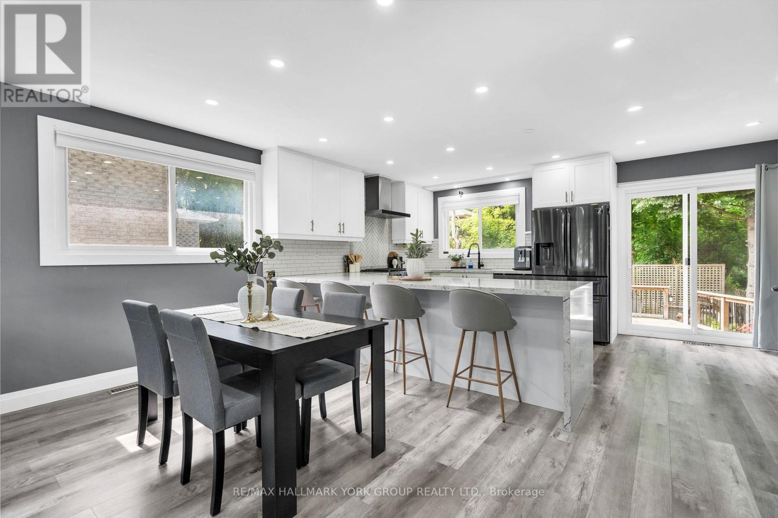 Photo 10 of 103 Wood Crescent, Bradford West Gwillimbury ON