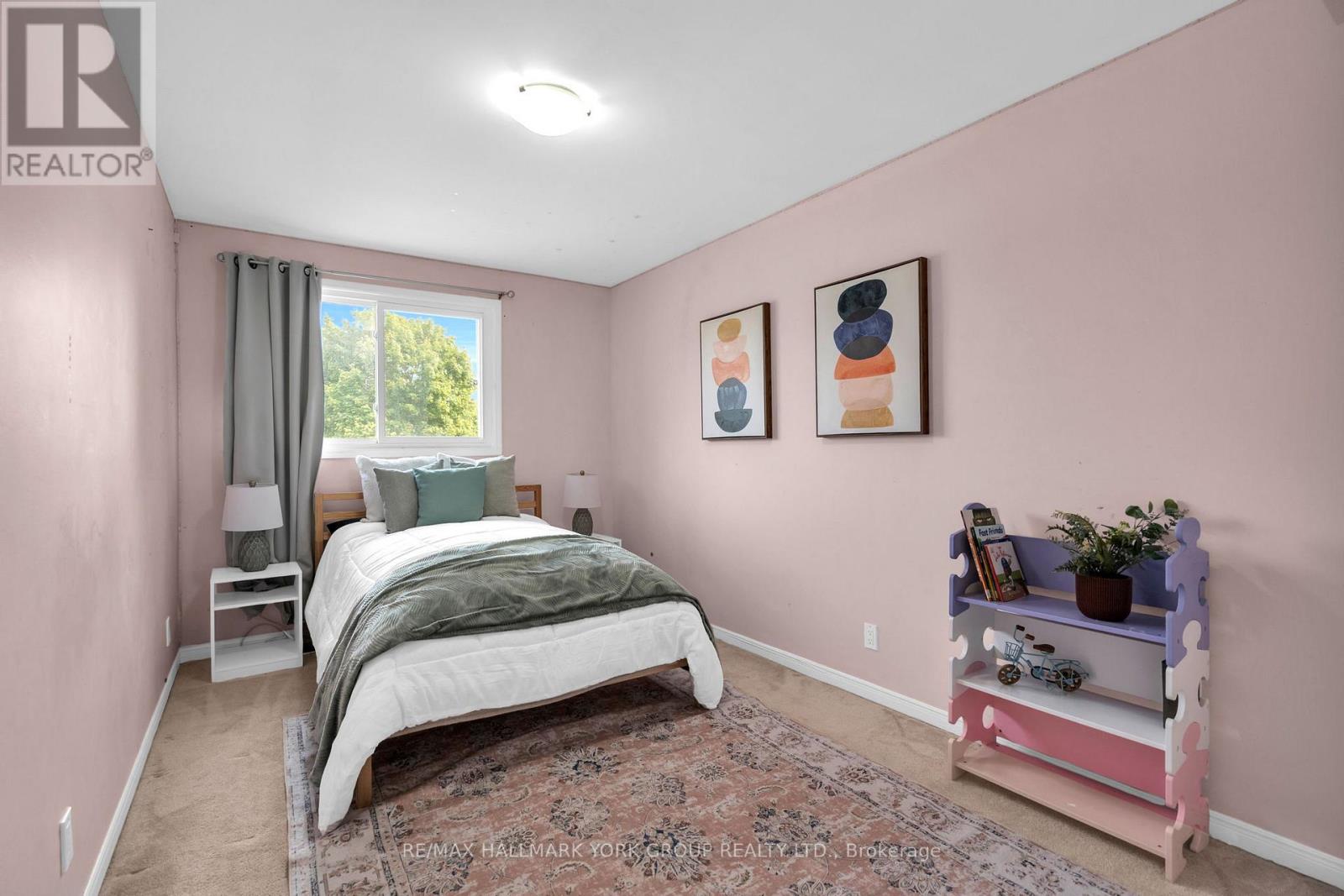 Photo 4 of 103 Wood Crescent, Bradford West Gwillimbury ON