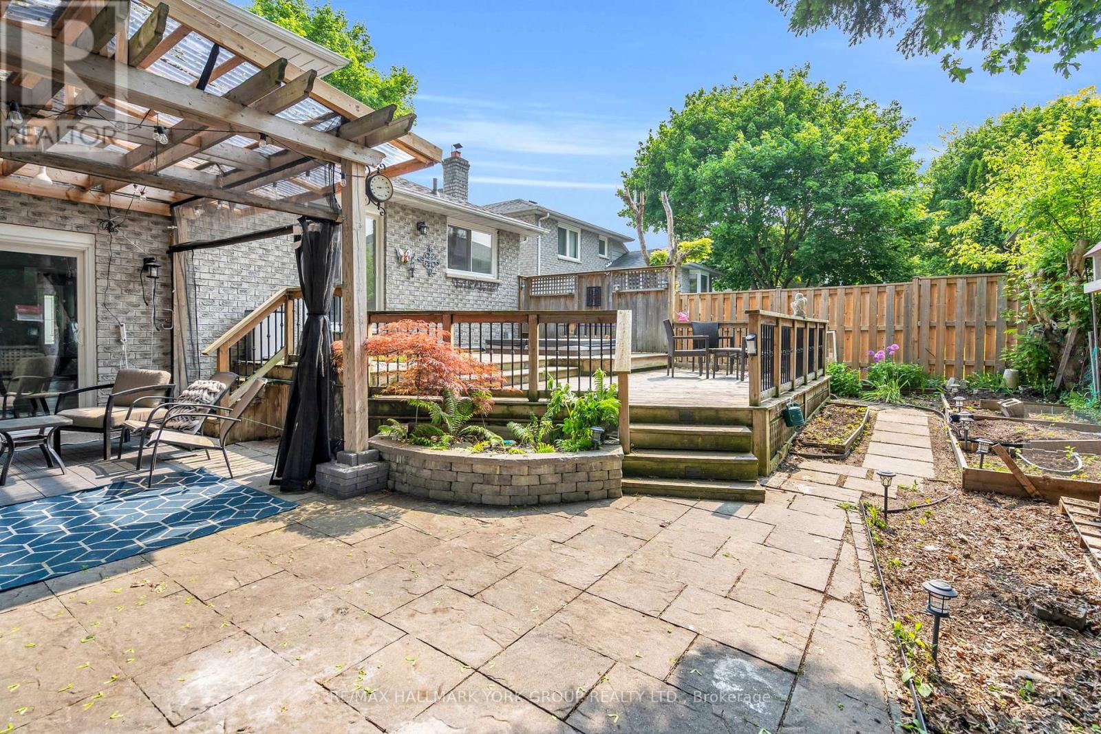 Photo 11 of 103 Wood Crescent, Bradford West Gwillimbury ON