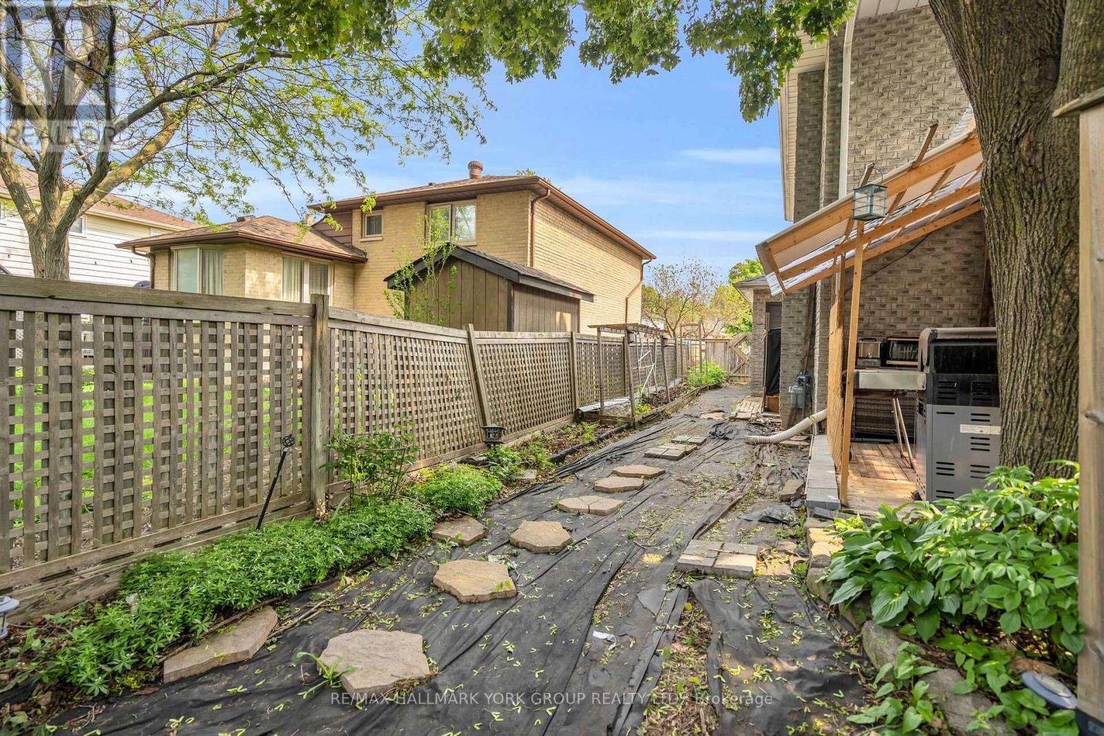 Photo 50 of 103 Wood Crescent, Bradford West Gwillimbury ON