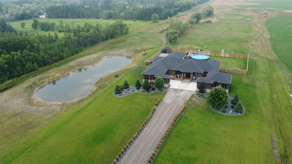 Photo 16 of 67028 Willowdale Road, Cooks Creek MB
