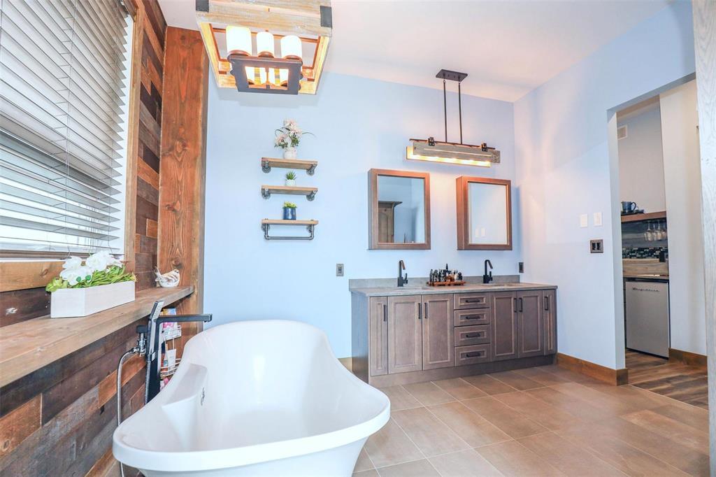 Photo 29 of 67028 Willowdale Road, Cooks Creek MB