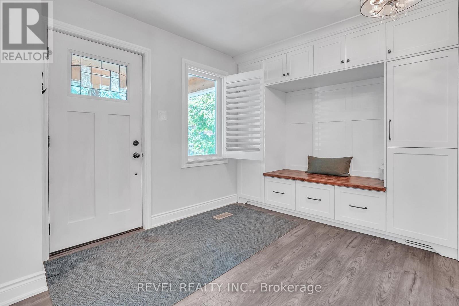 Photo 6 of 125 Dundonald Street, Barrie ON