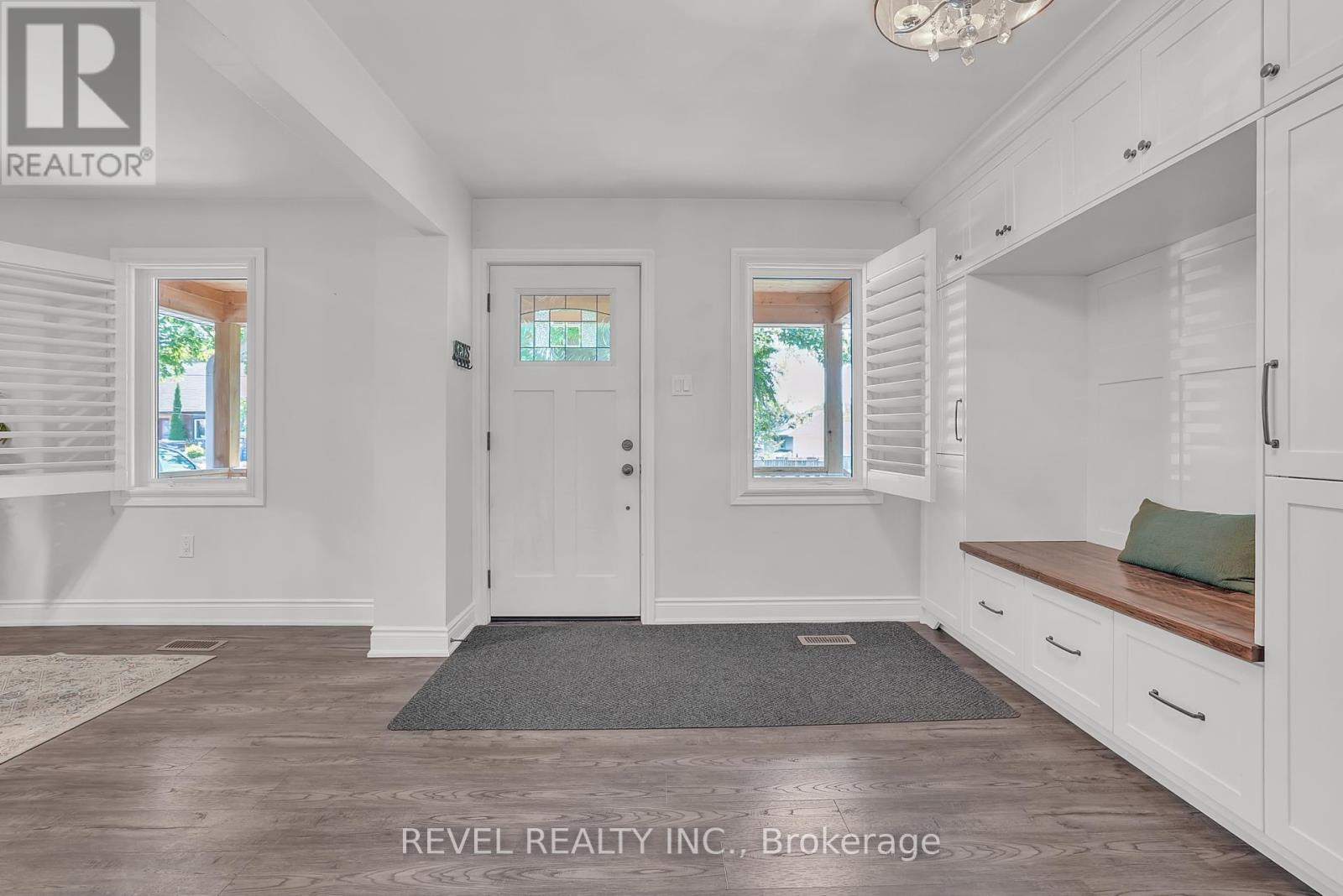 Photo 7 of 125 Dundonald Street, Barrie ON
