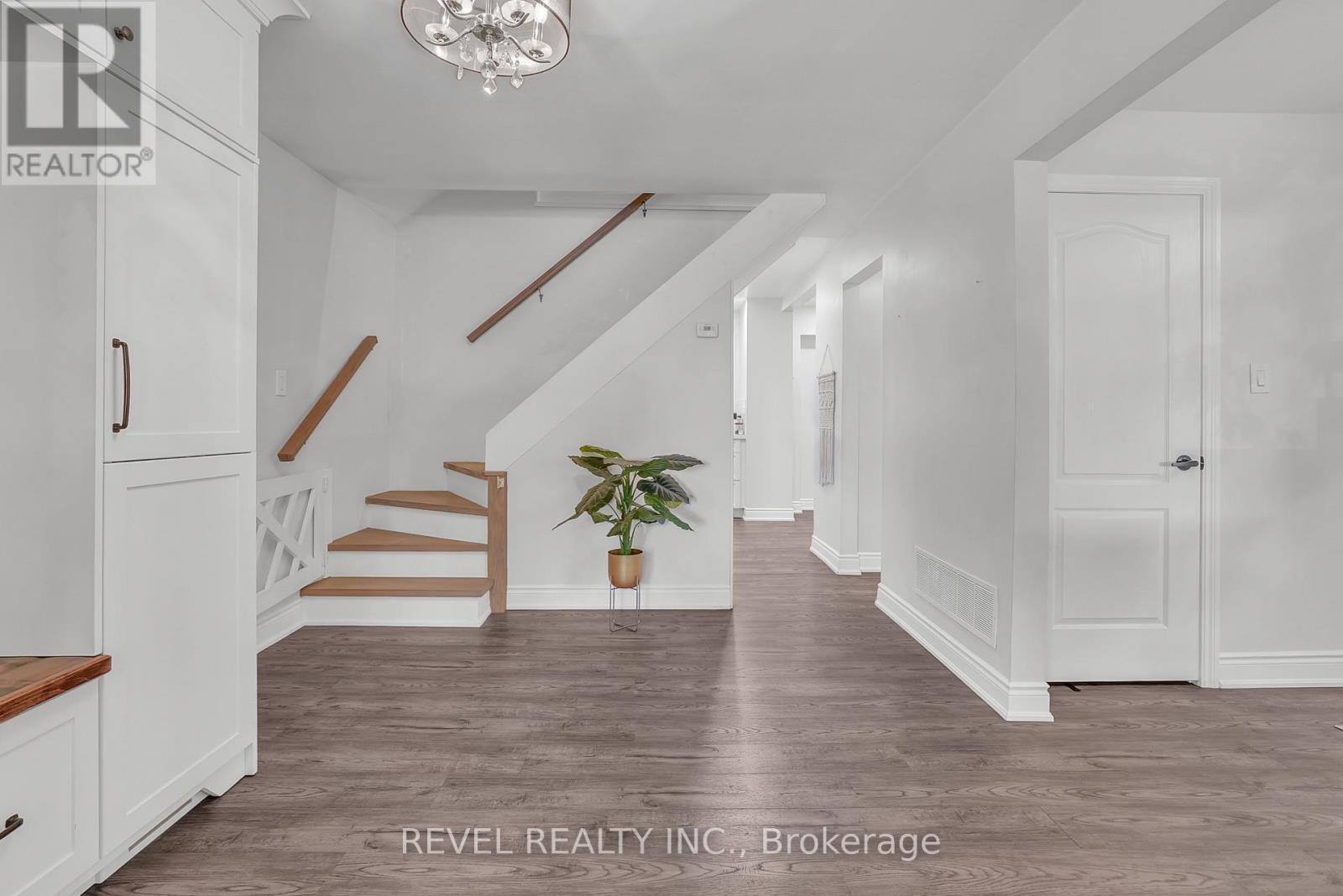 Photo 8 of 125 Dundonald Street, Barrie ON