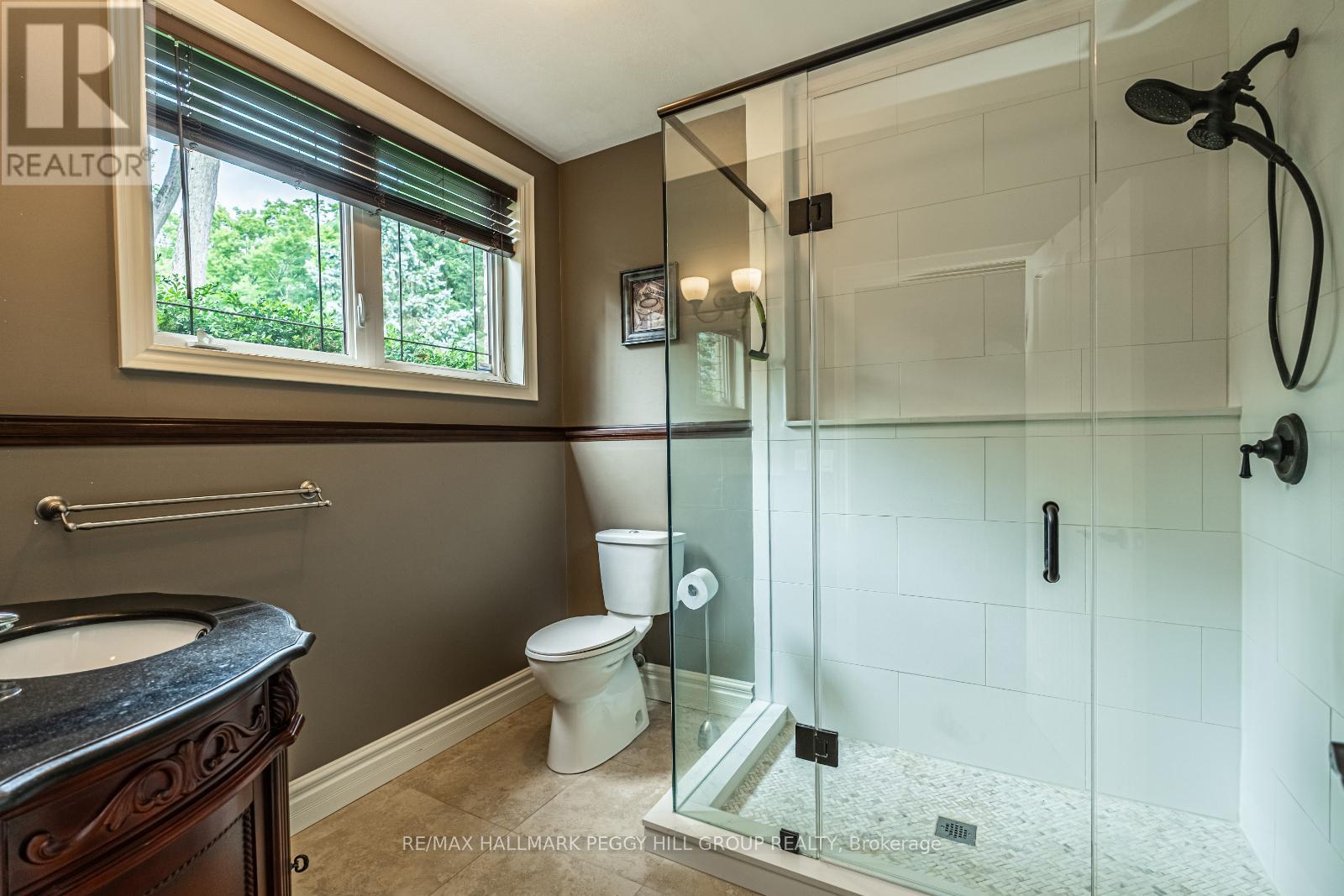 Photo 18 of 32 Gallagher Crescent, Springwater ON