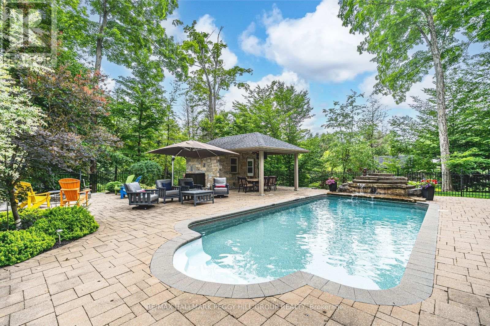Photo 2 of 32 Gallagher Crescent, Springwater ON