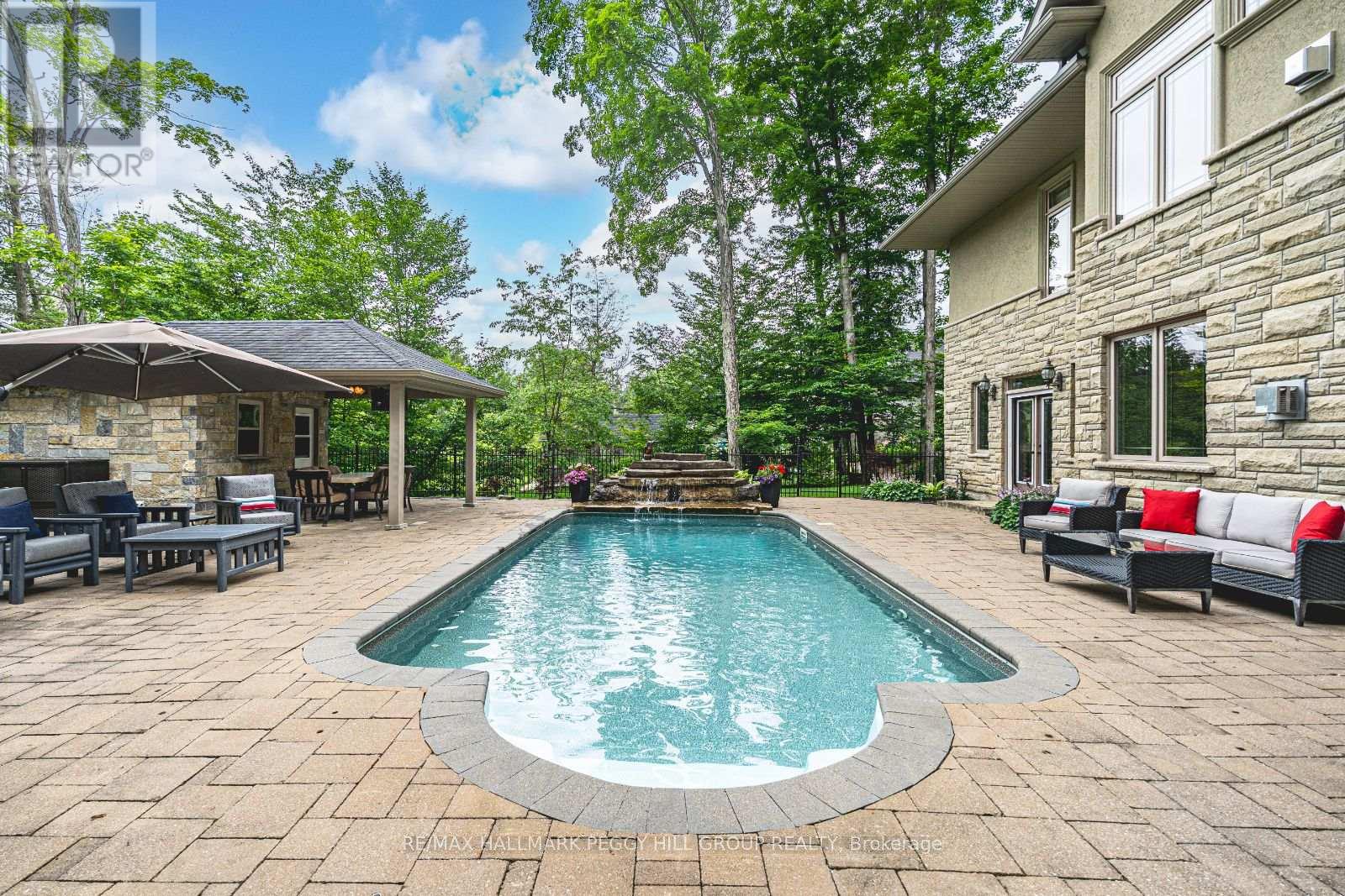 Photo 24 of 32 Gallagher Crescent, Springwater ON
