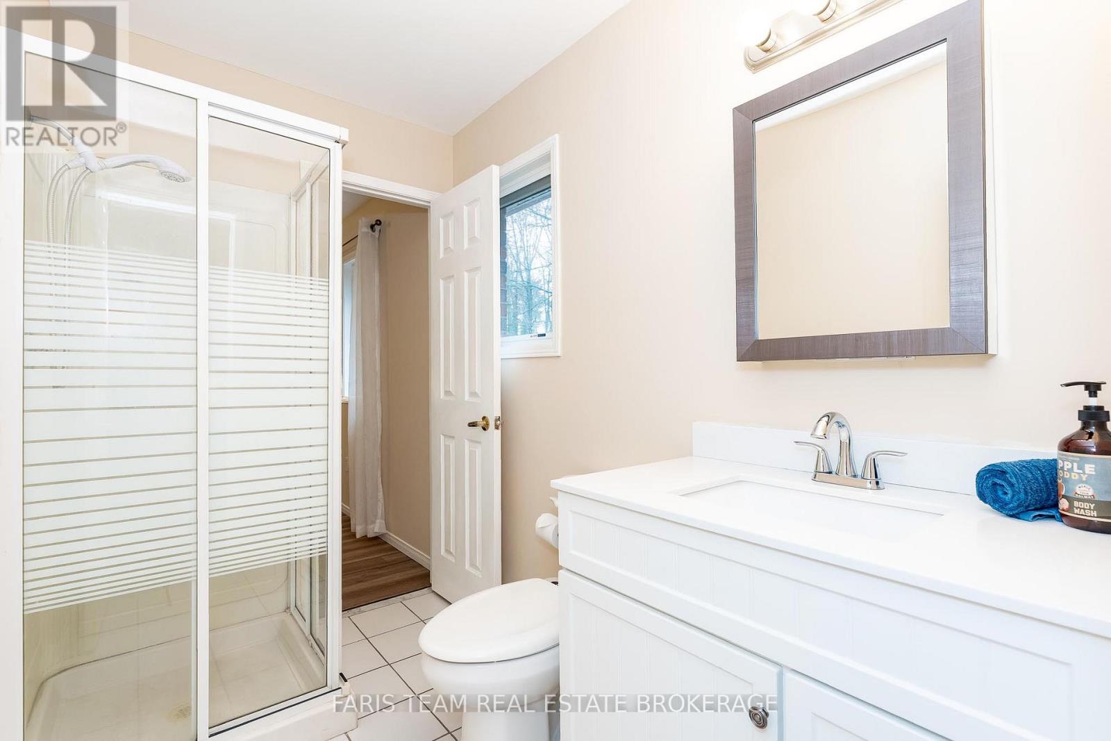 Photo 13 of 64 Nadia Crescent, Tiny ON