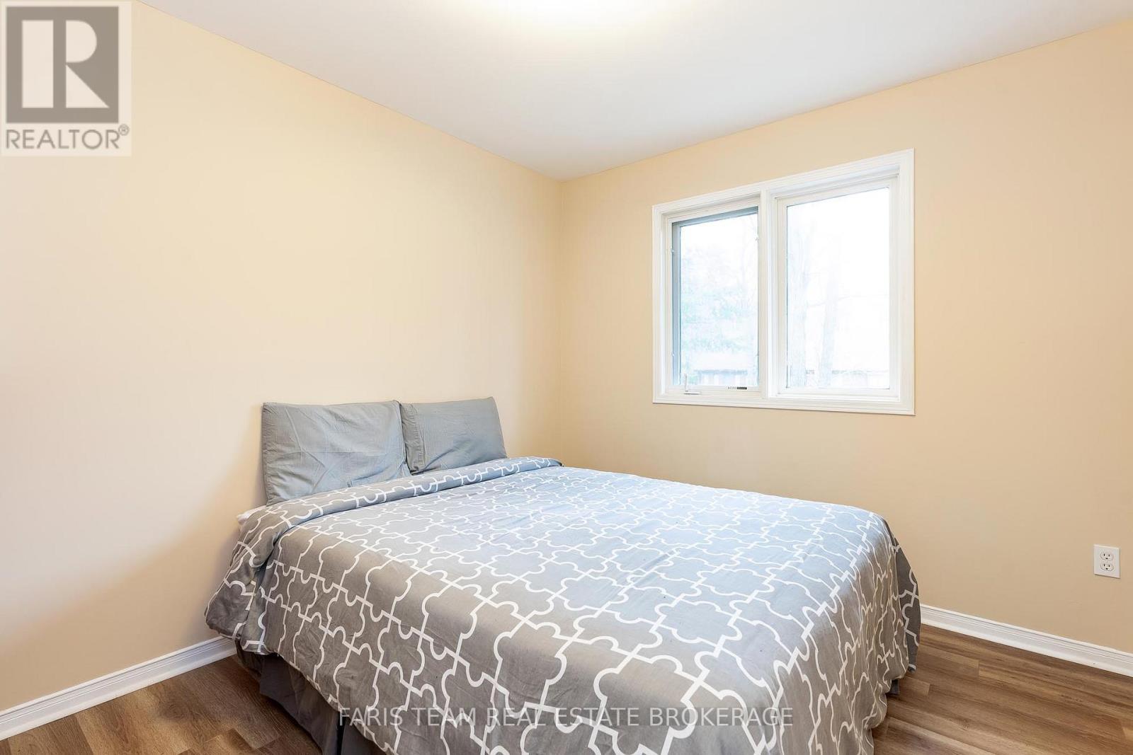 Photo 16 of 64 Nadia Crescent, Tiny ON