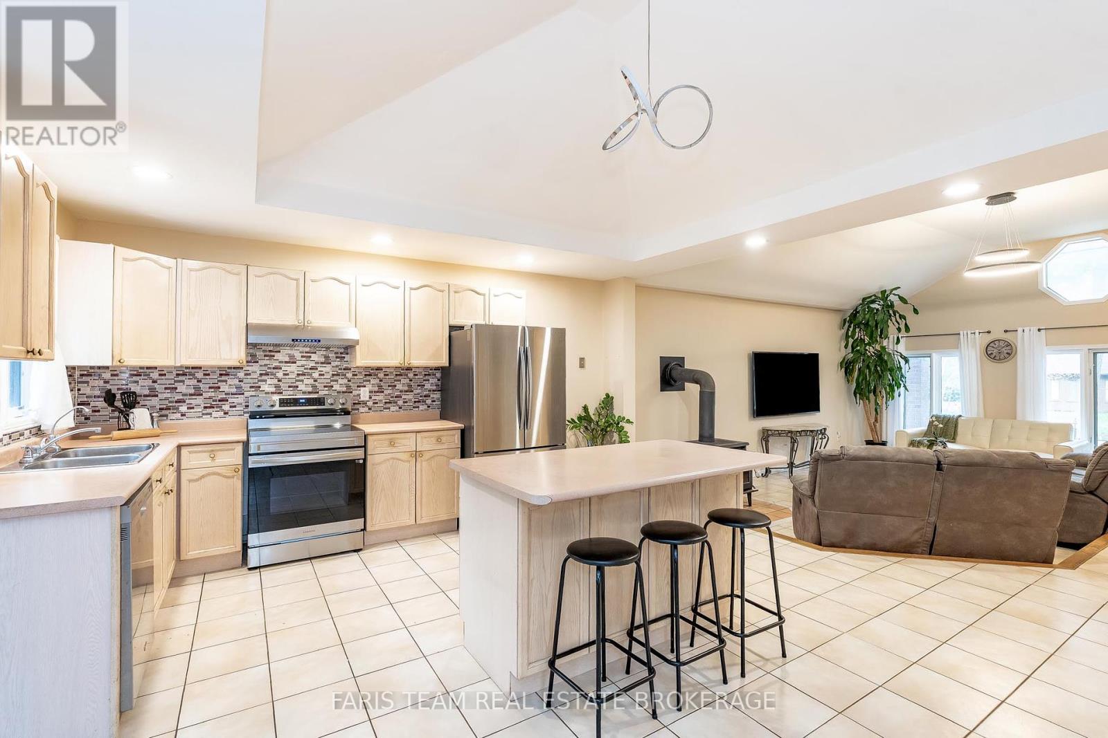 Photo 3 of 64 Nadia Crescent, Tiny ON
