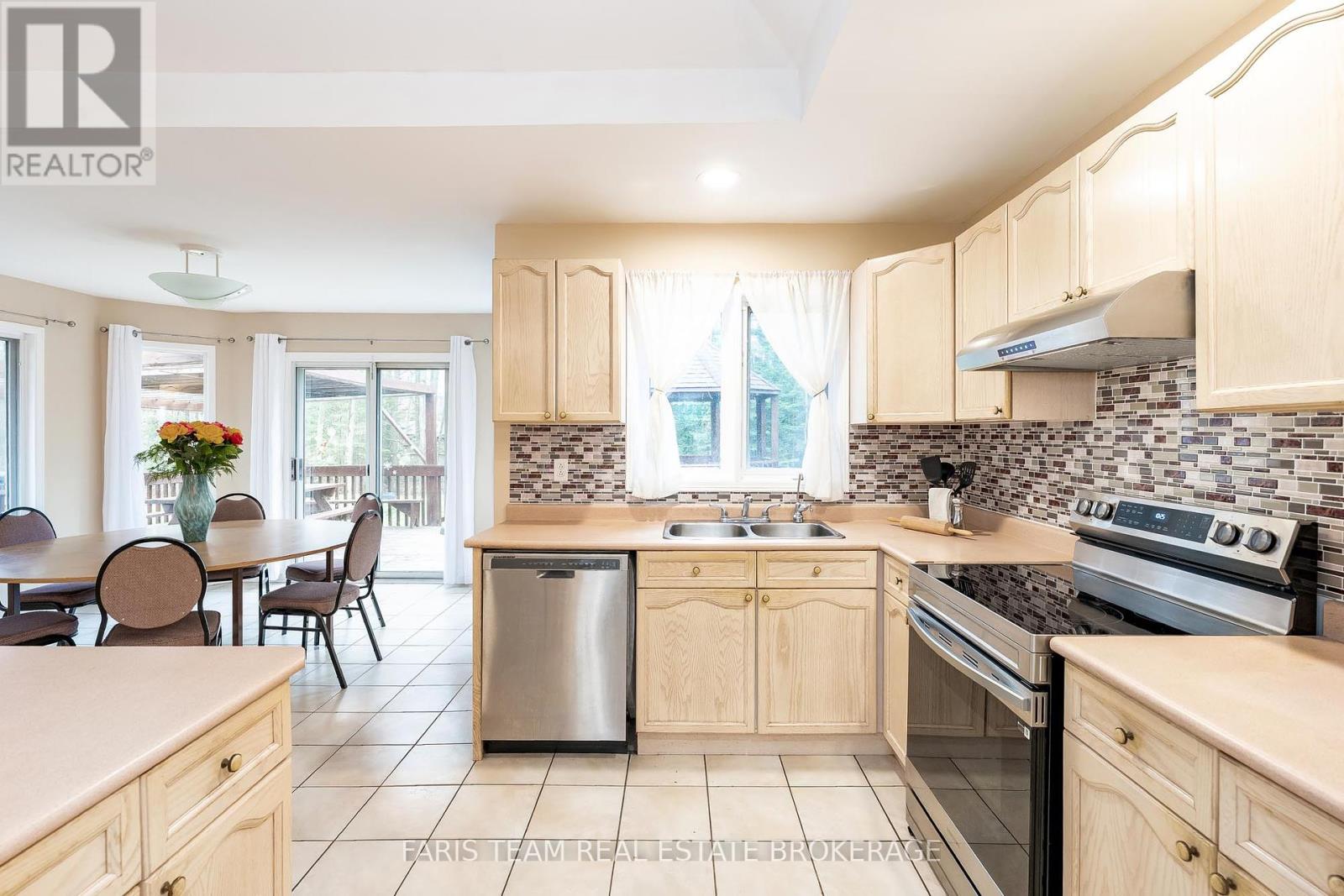 Photo 5 of 64 Nadia Crescent, Tiny ON