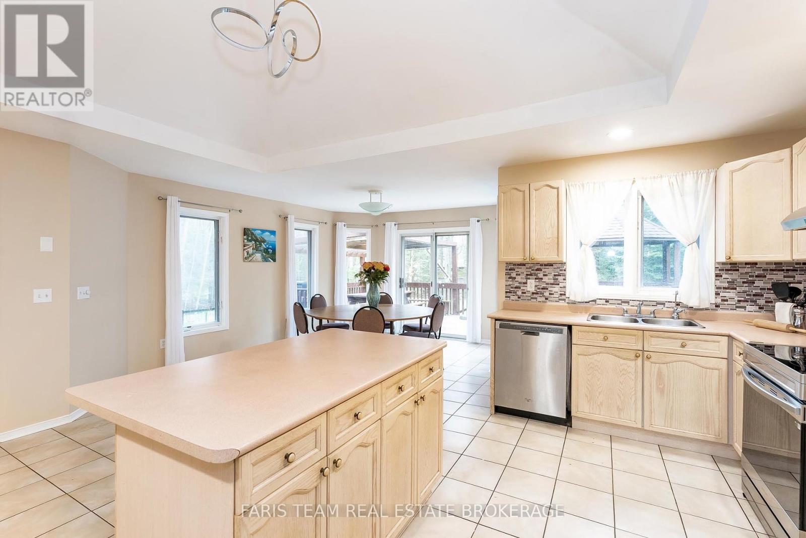 Photo 6 of 64 Nadia Crescent, Tiny ON