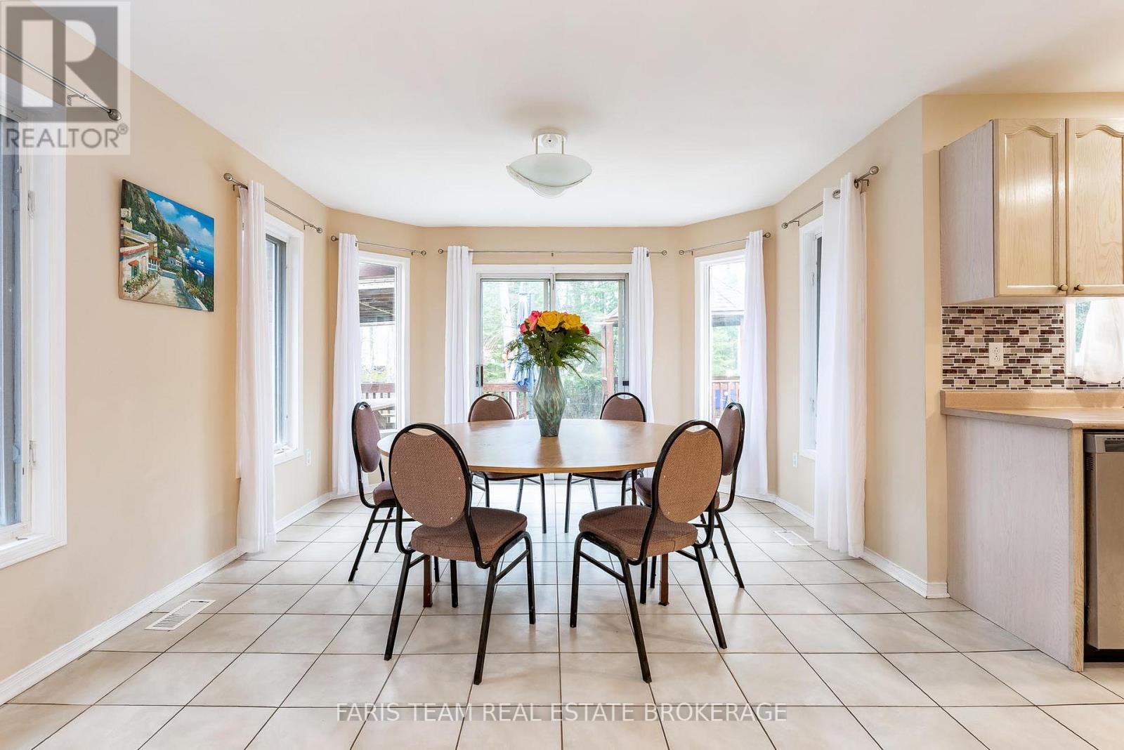 Photo 8 of 64 Nadia Crescent, Tiny ON