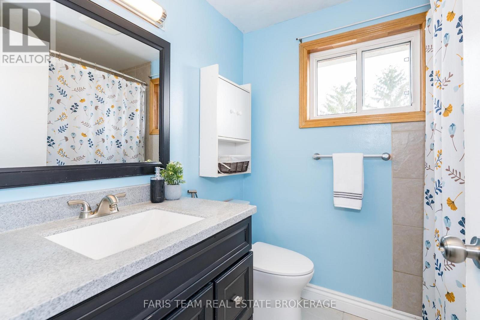Photo 26 of 9 Christie Crescent, Barrie ON