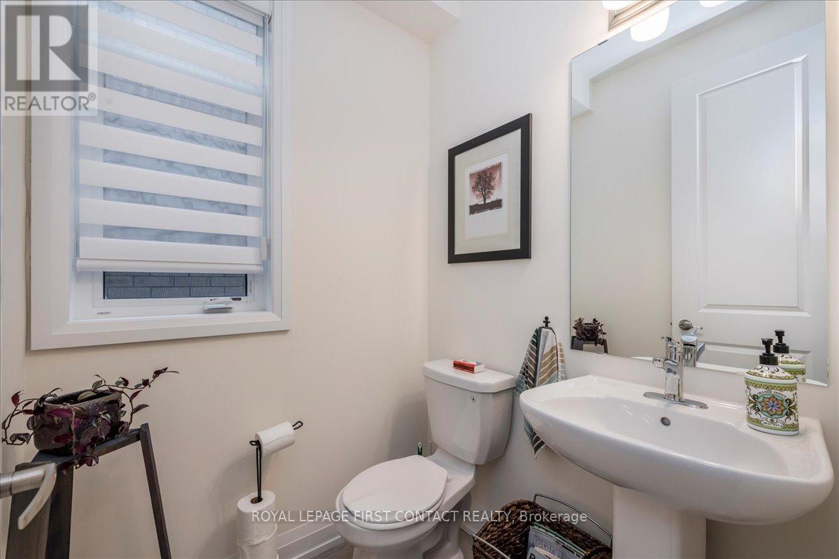 Photo 4 of 11 Calypso Avenue, Springwater ON