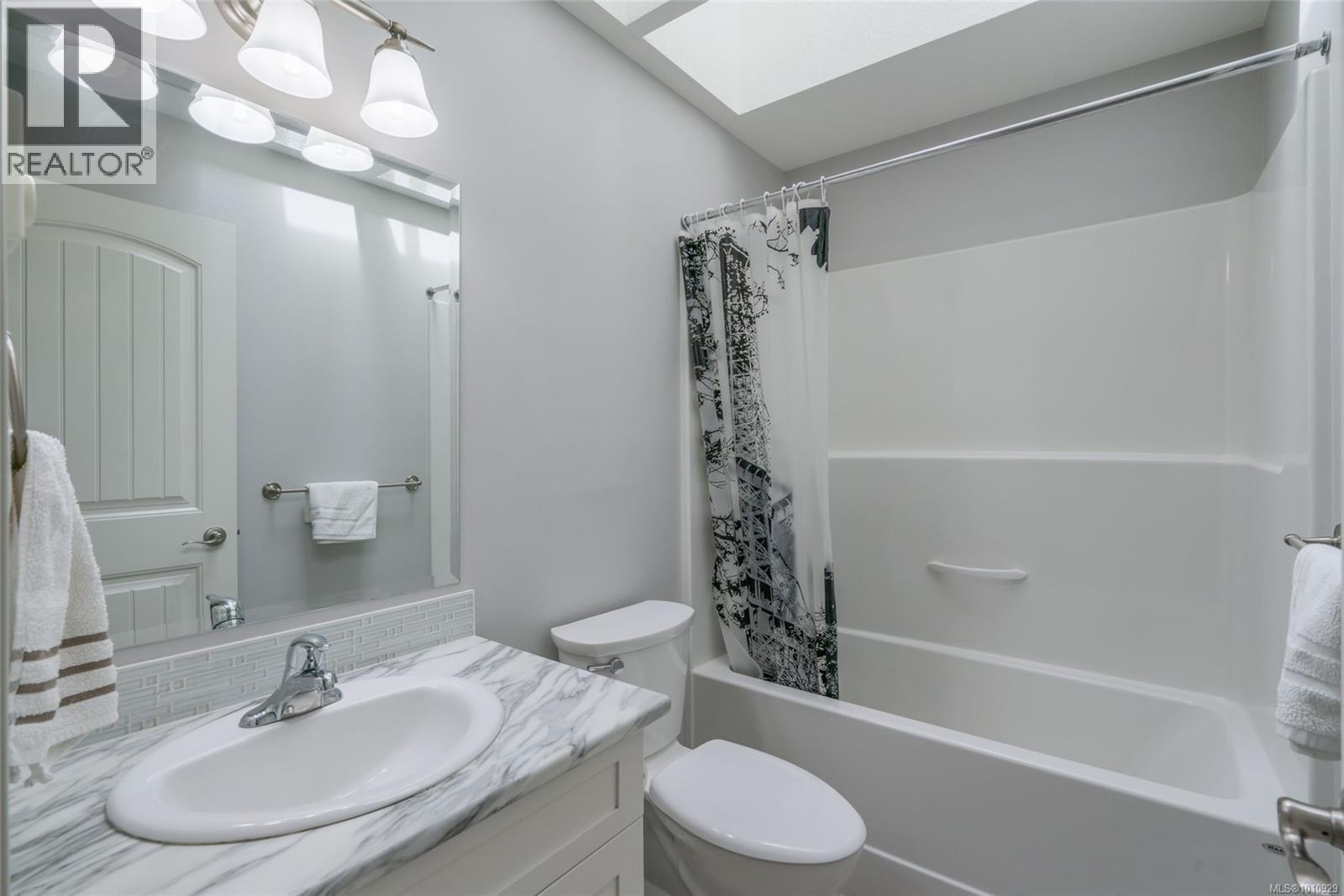 Photo 8 of 4 6115 Glacier Way, Nanaimo BC