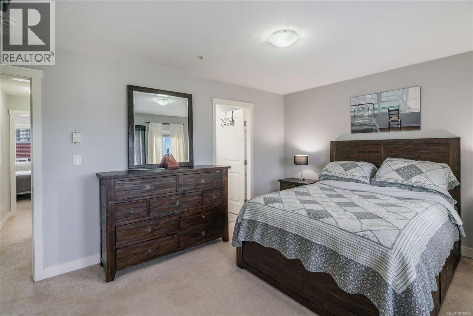 Photo 7 of 4 6115 Glacier Way, Nanaimo BC