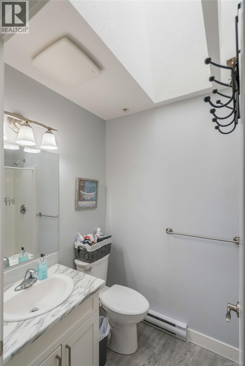Photo 5 of 4 6115 Glacier Way, Nanaimo BC