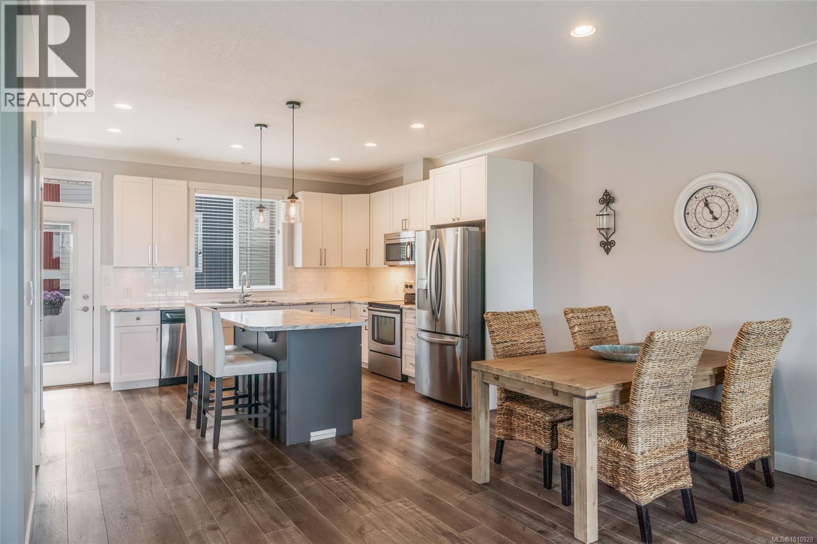 Photo 6 of 4 6115 Glacier Way, Nanaimo BC