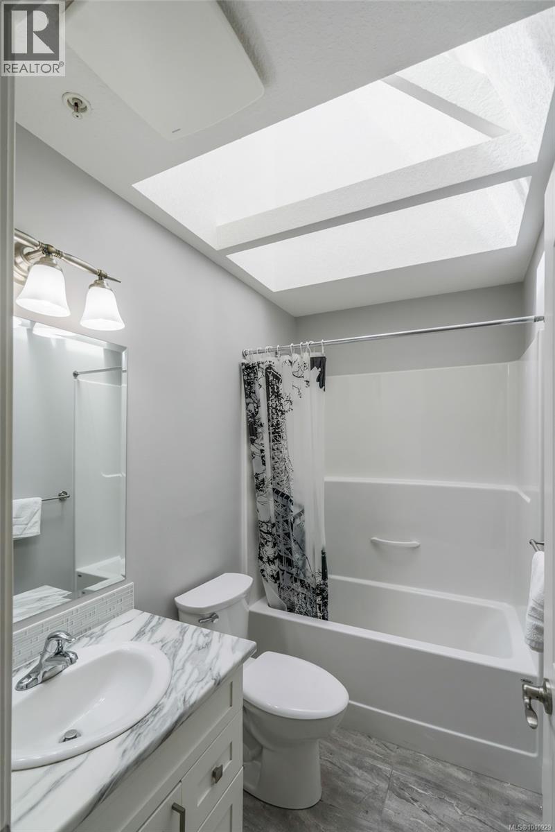 Photo 33 of 4 6115 Glacier Way, Nanaimo BC