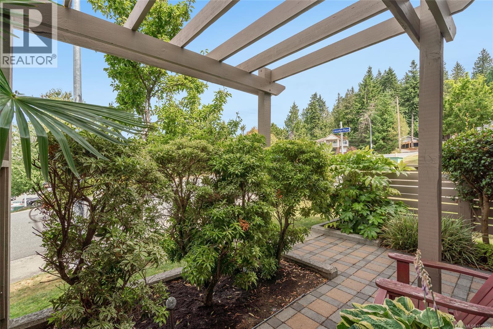 Photo 3 of 4 6115 Glacier Way, Nanaimo BC