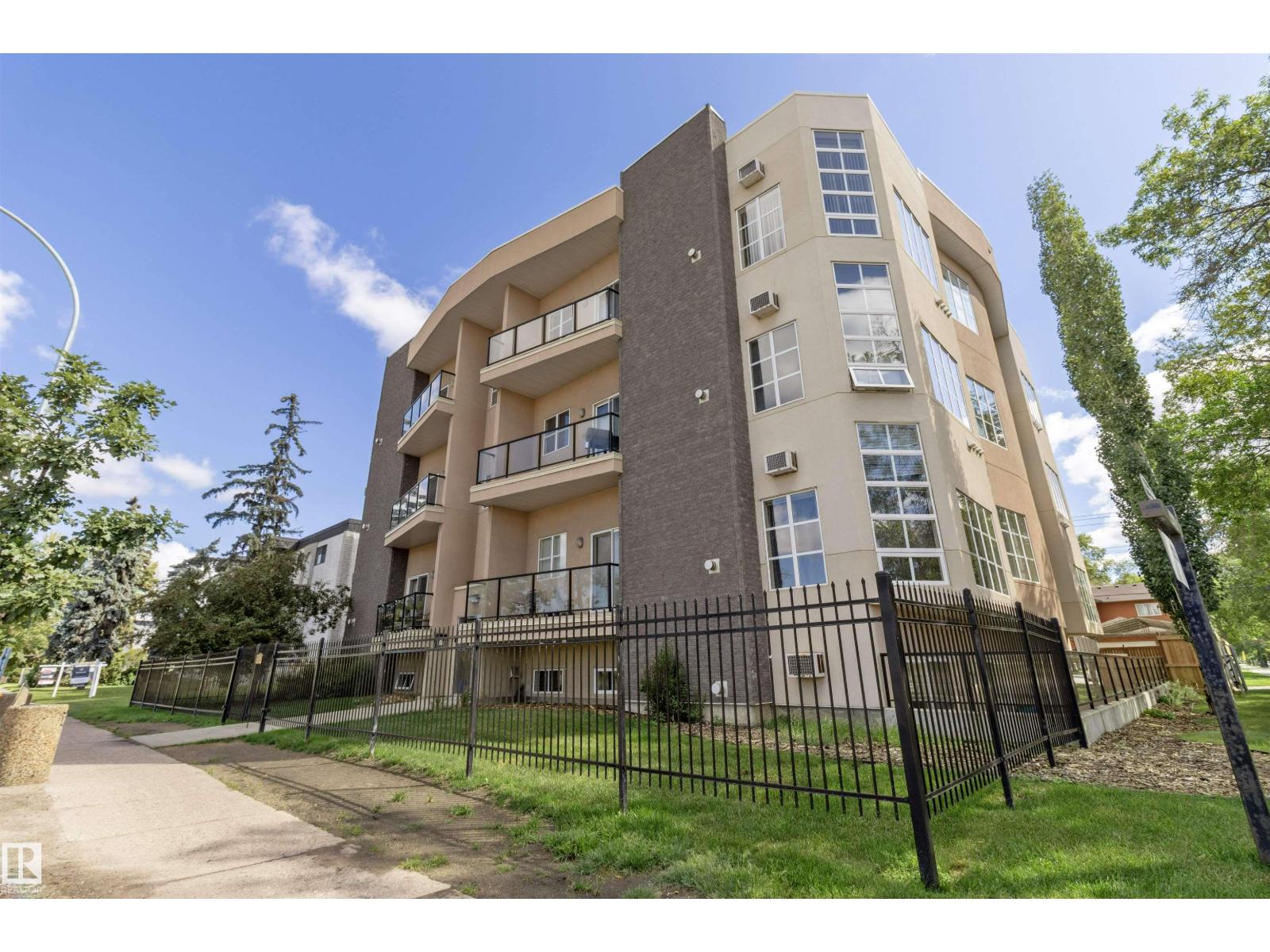 Photo 10 of 202 10905 109 St Nw, Edmonton AB