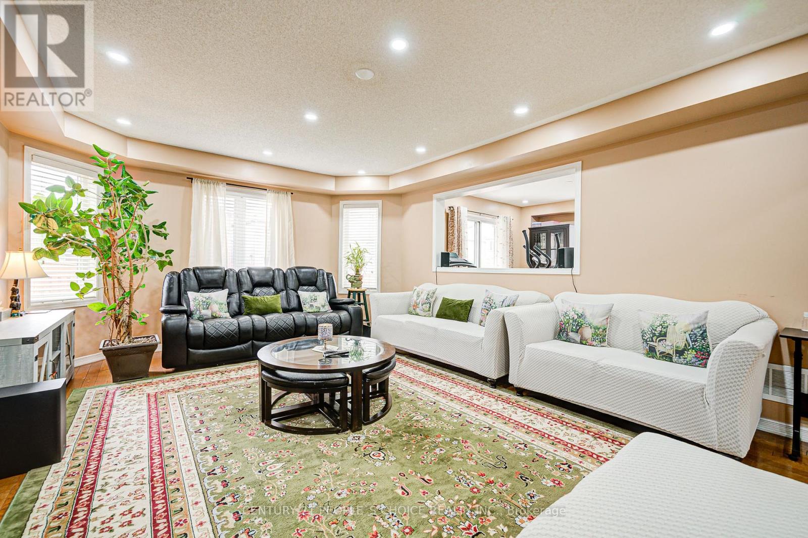 Photo 12 of 7 Heathbrook Avenue, Brampton ON