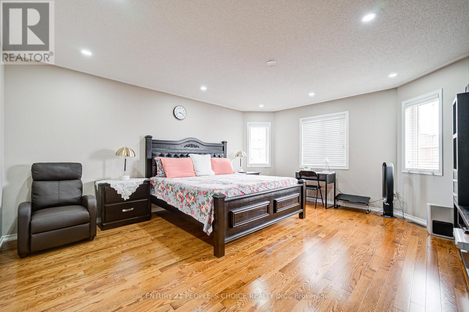 Photo 35 of 7 Heathbrook Avenue, Brampton ON