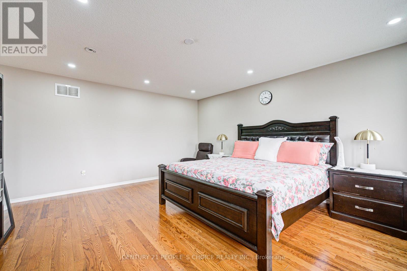 Photo 37 of 7 Heathbrook Avenue, Brampton ON
