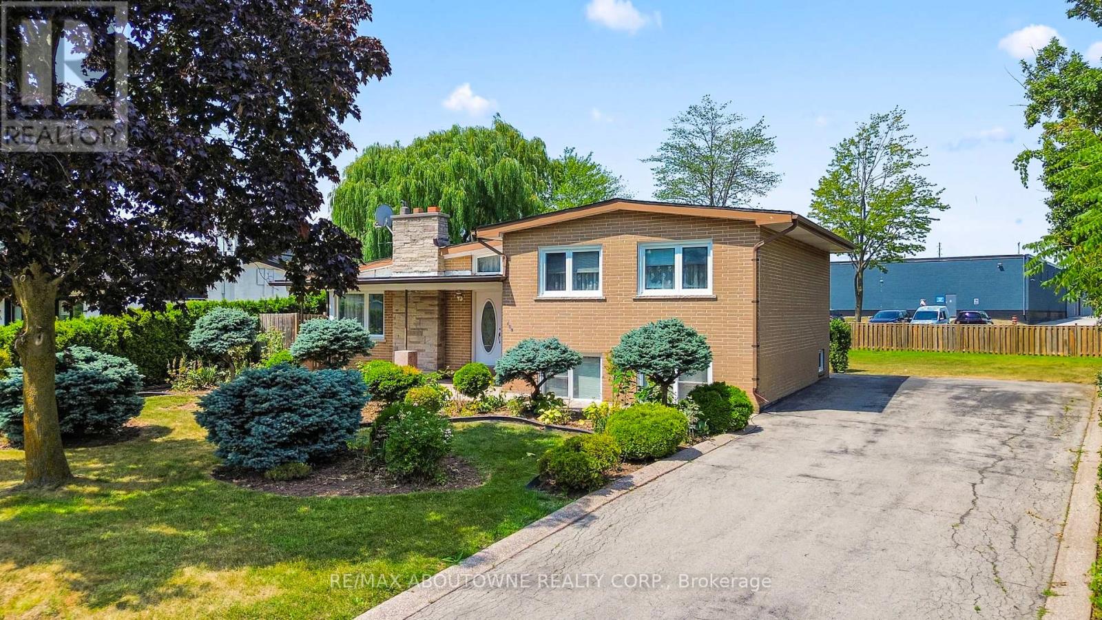 Photo 19 of 517 Pinegrove Road, Oakville ON