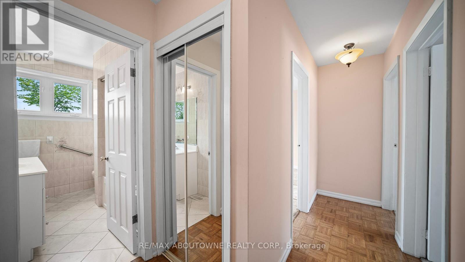 Photo 29 of 517 Pinegrove Road, Oakville ON