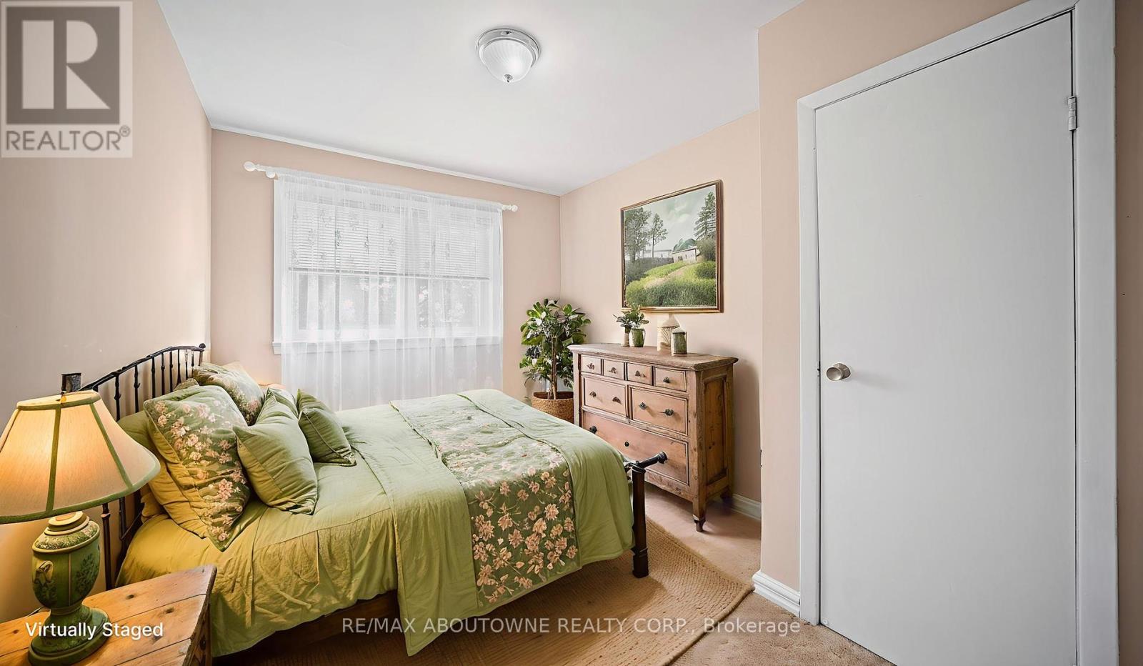 Photo 30 of 517 Pinegrove Road, Oakville ON