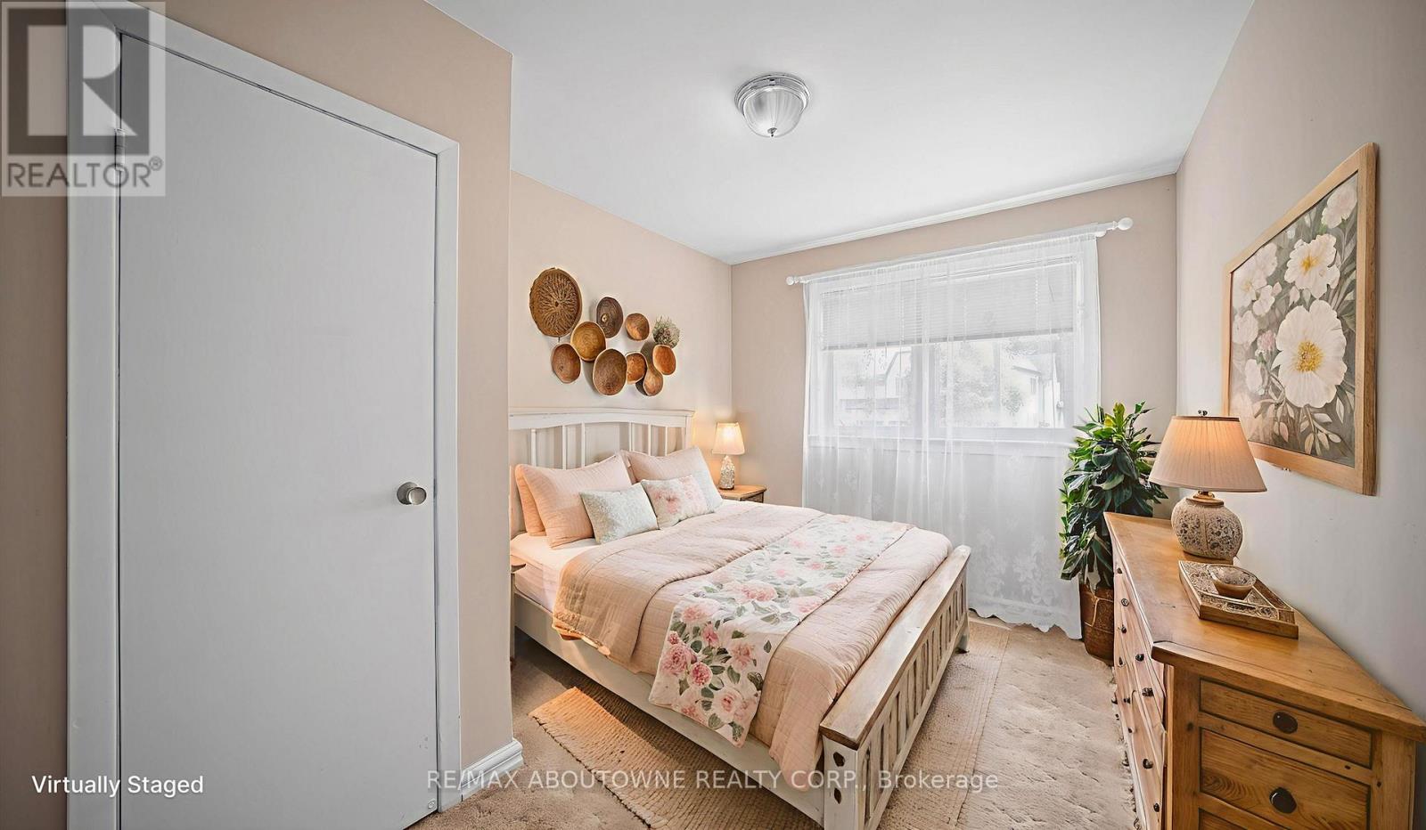 Photo 17 of 517 Pinegrove Road, Oakville ON
