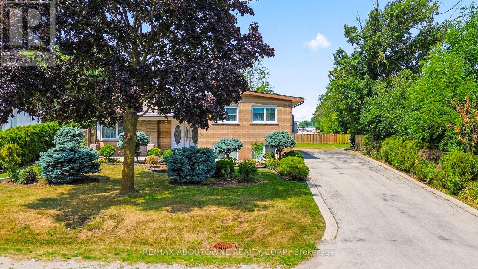 Photo 36 of 517 Pinegrove Road, Oakville ON