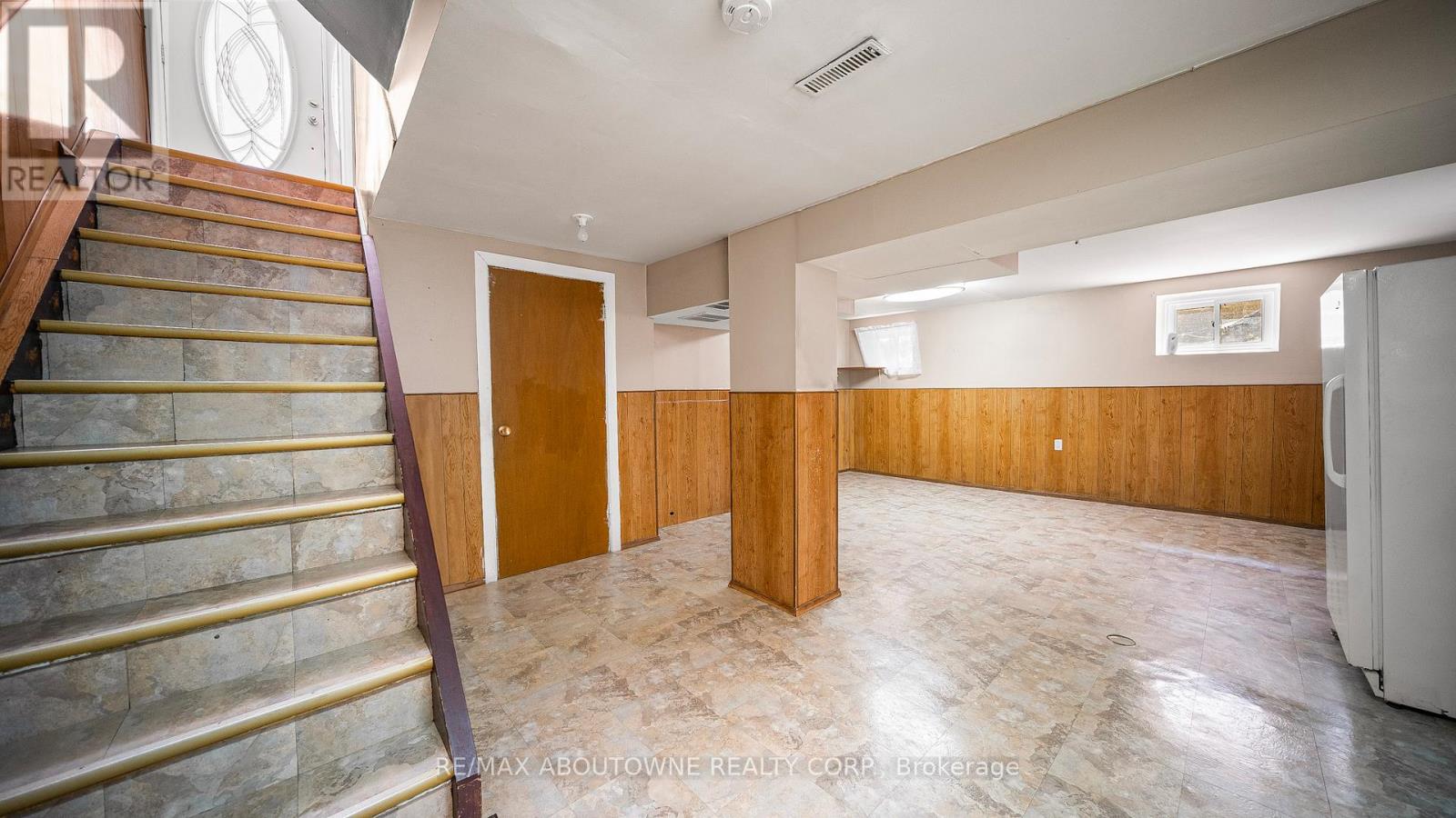 Photo 21 of 517 Pinegrove Road, Oakville ON