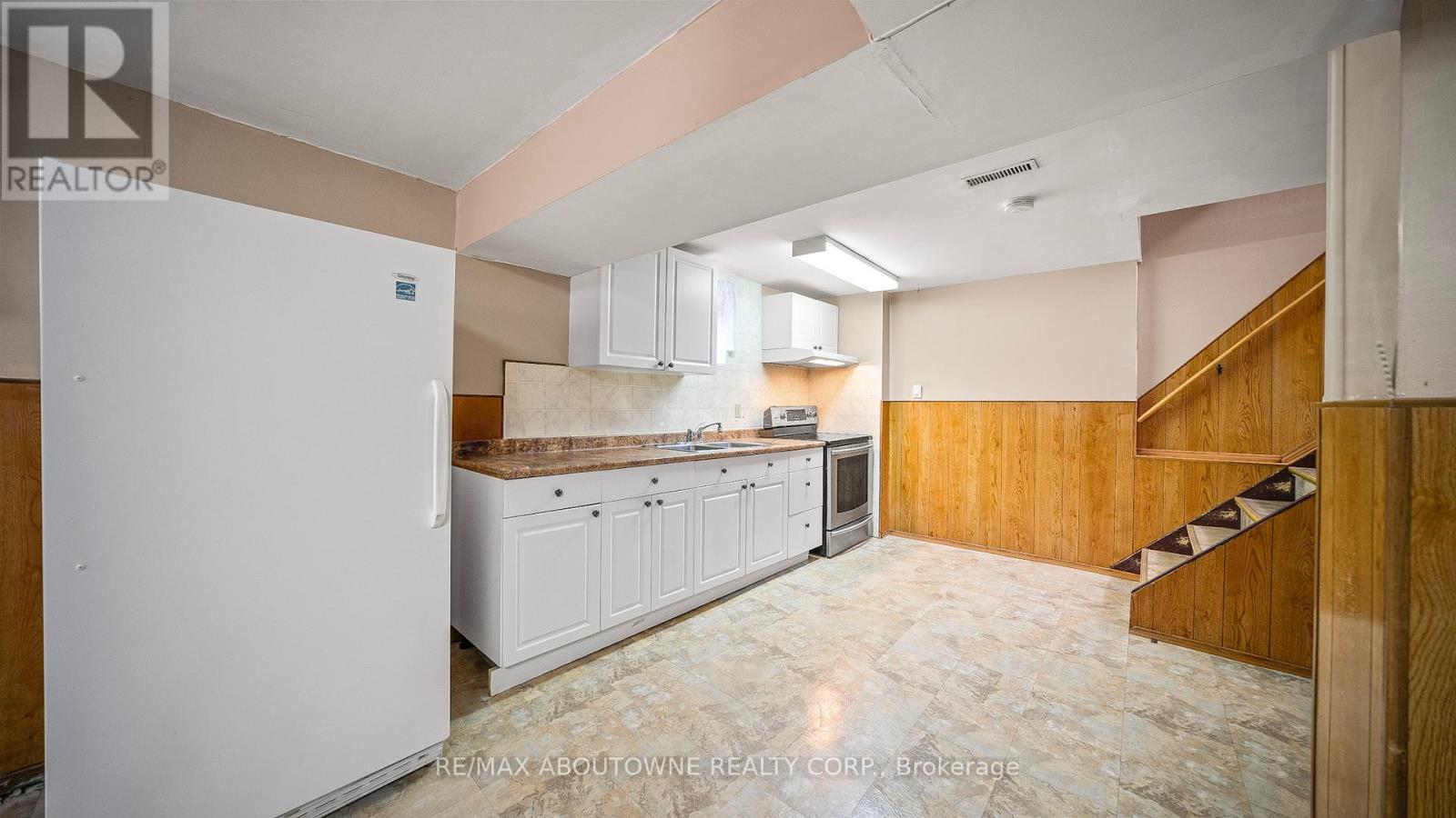 Photo 18 of 517 Pinegrove Road, Oakville ON