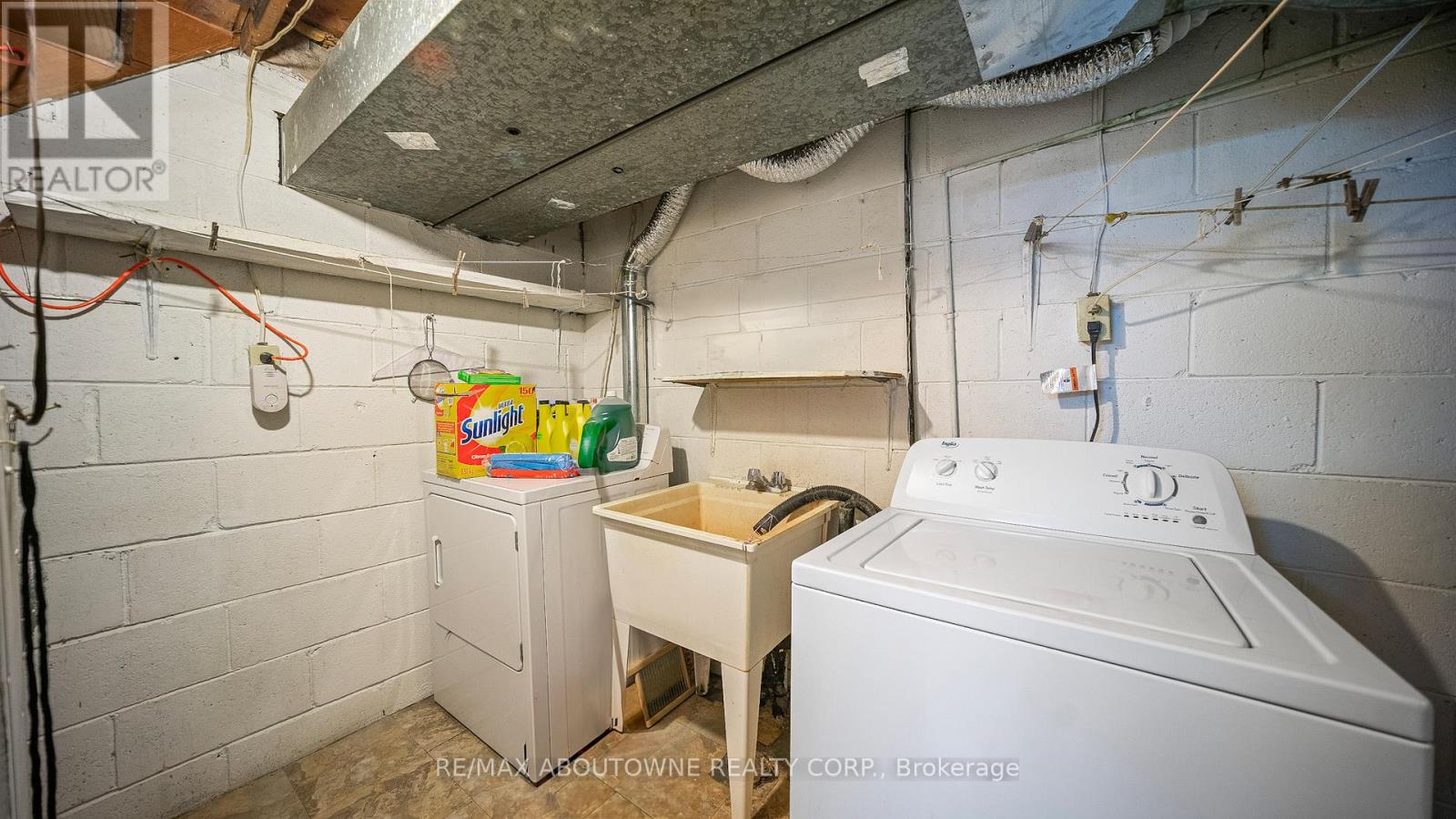 Photo 37 of 517 Pinegrove Road, Oakville ON