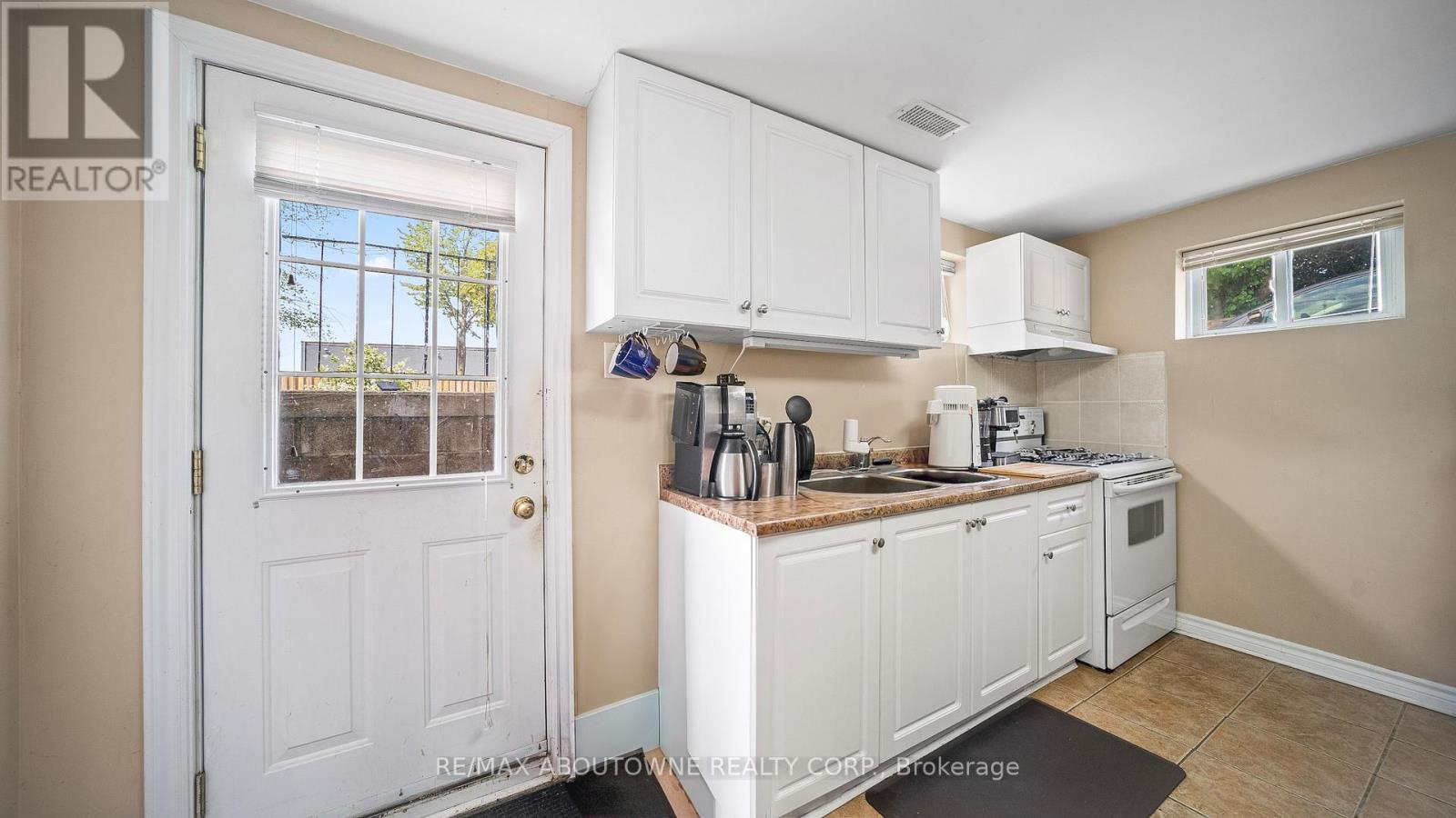 Photo 23 of 517 Pinegrove Road, Oakville ON