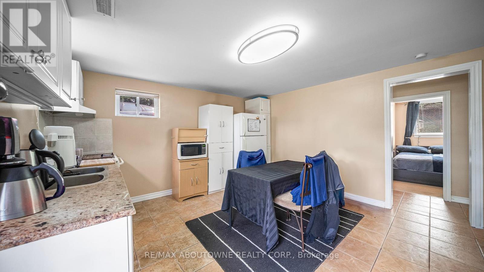 Photo 4 of 517 Pinegrove Road, Oakville ON