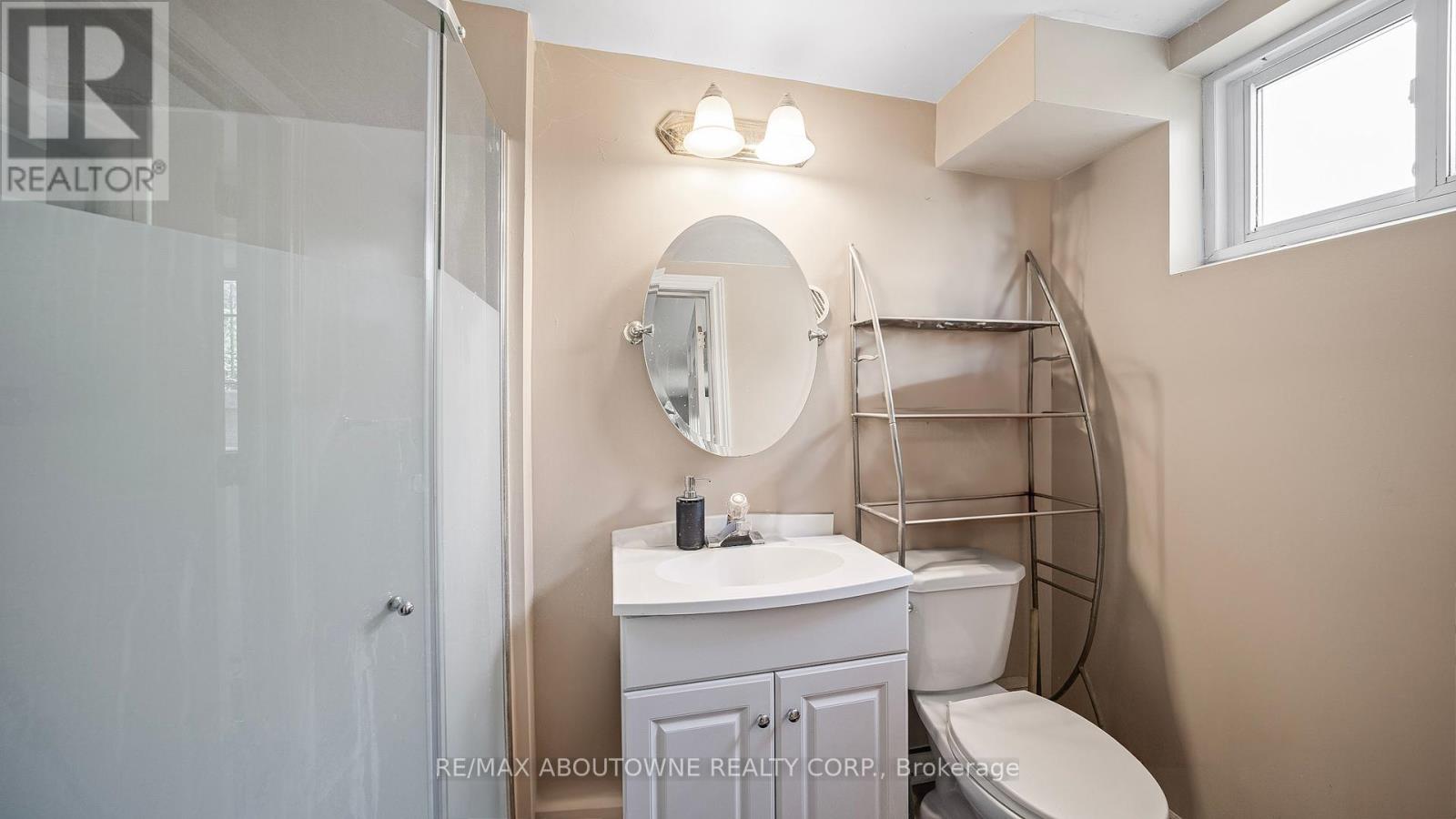 Photo 22 of 517 Pinegrove Road, Oakville ON