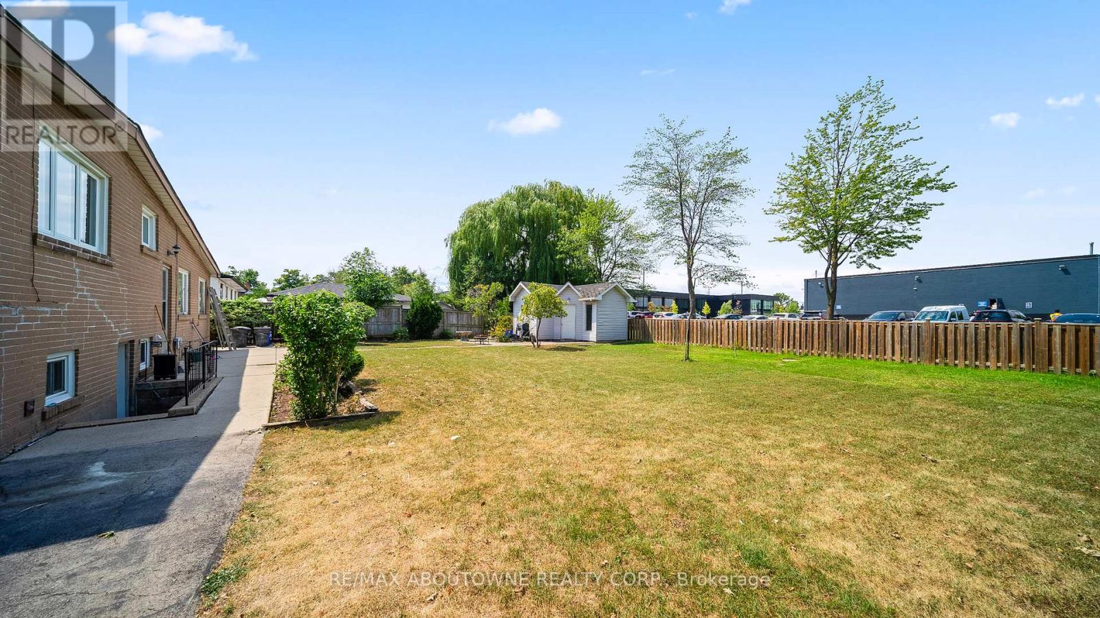 Photo 11 of 517 Pinegrove Road, Oakville ON