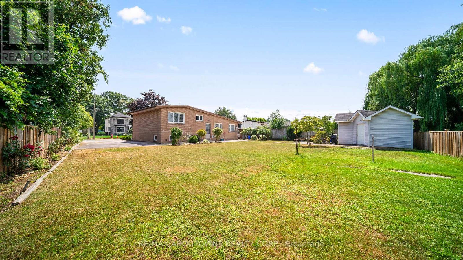 Photo 33 of 517 Pinegrove Road, Oakville ON