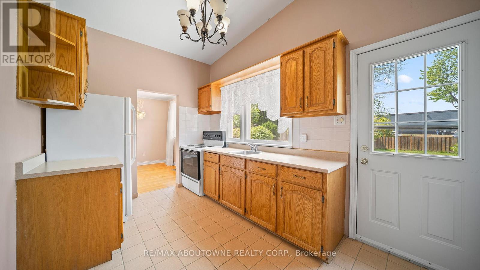 Photo 31 of 517 Pinegrove Road, Oakville ON