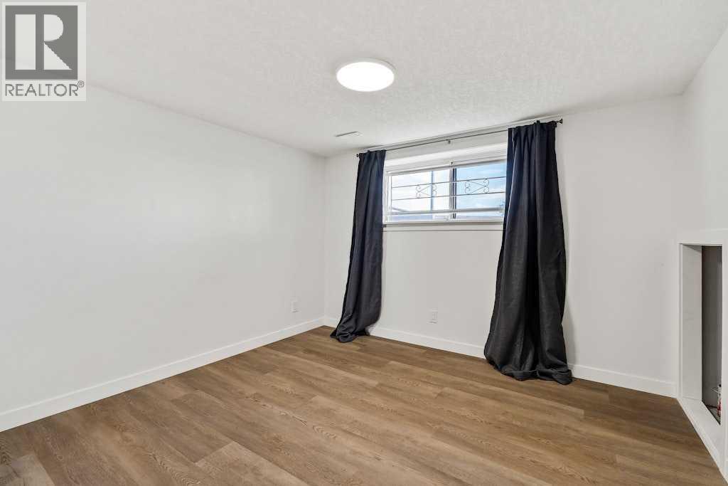 Single Family House Bi-level for Sale in  Rundlecairn Way NE Rundle Calgary 