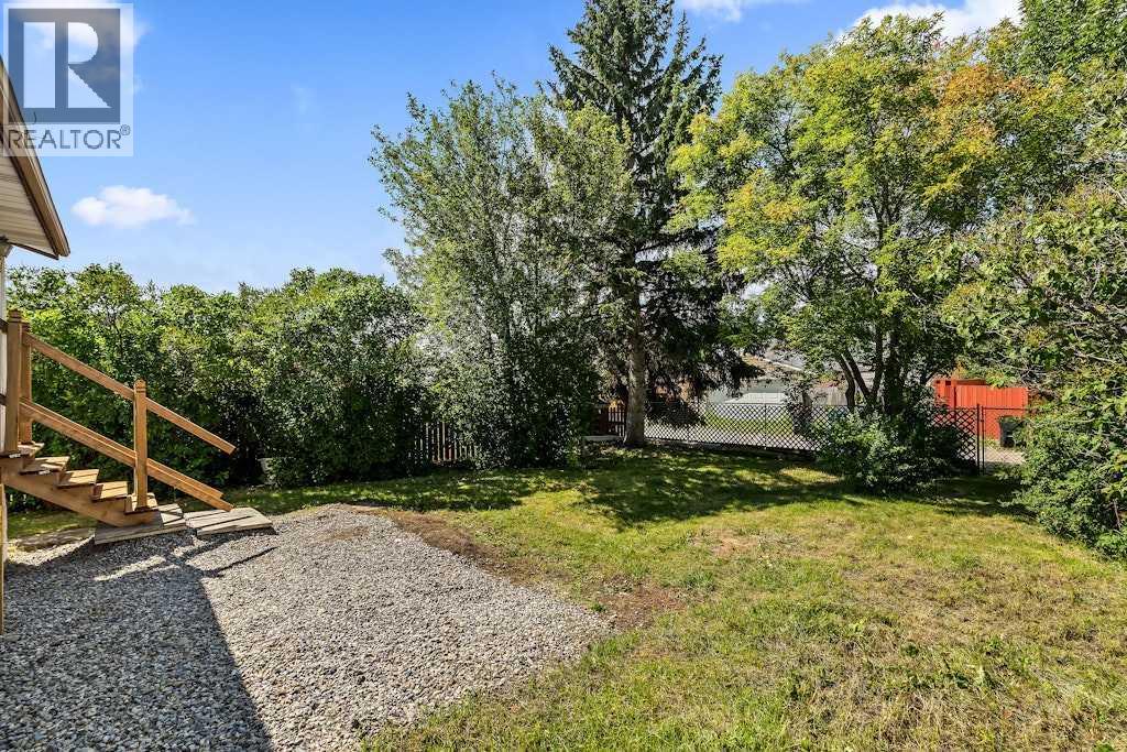 Single Family House Bi-level for Sale in  Rundlecairn Way NE Rundle Calgary 